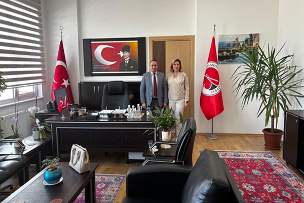 Sağlık Hizmetleri Müdürü Pakize Çetin'den Dekanımız Prof. Dr. Abdulkadir Tuna'ya Veda Ziyareti