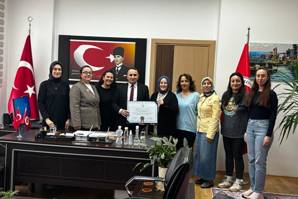 Beslenme ve Diyetetik Bölümü Akreditasyon Belgesi Dekanlığa Takdim Edildi