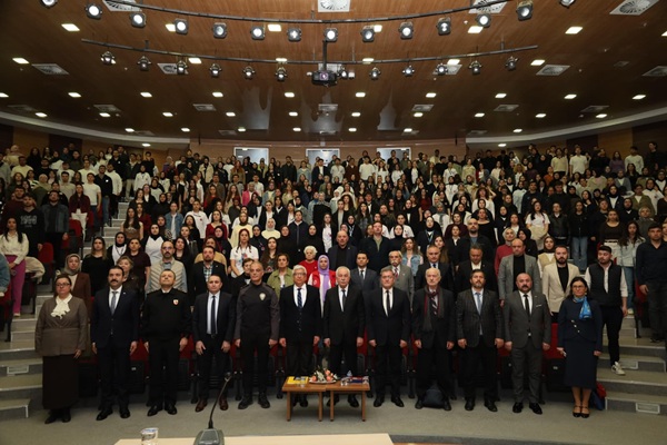 Fakültemiz Öğrencilerinin Katılımıyla “Alkol ve Uyuşturucu ile Mücadele” Semineri Düzenlendi