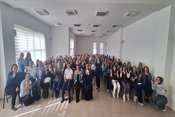 Fakültemizde “Kore Cilt Bakımı ve K-Beauty Trendleri” Semineri Düzenlendi