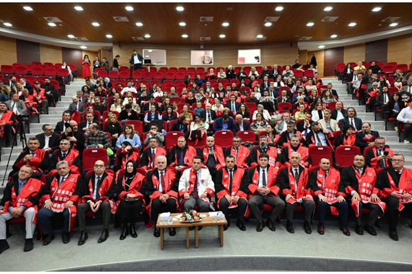 Üniversitemiz Akademik Cübbe Giyme ve Ödül Töreni Gerçekleştirildi