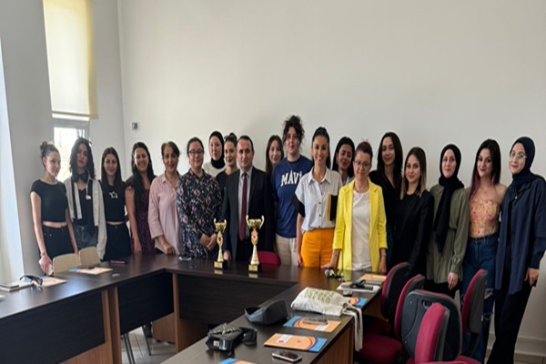 Fakültemiz Öğrencilerinin Kadın Basketbol Takımı ve Kadın Voleybol Takımının Turnuva Başarıları Kutlandı