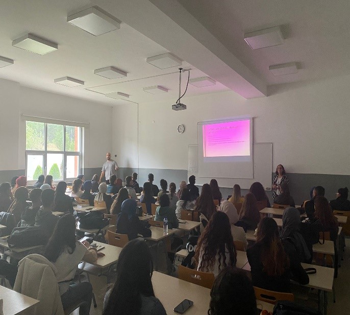Hemşirelik Bölümü 4.Sınıflara Yönelik Akran Yönderliği Eğitimi ve Öğrencilerin Eşleştirilmesi Programı 