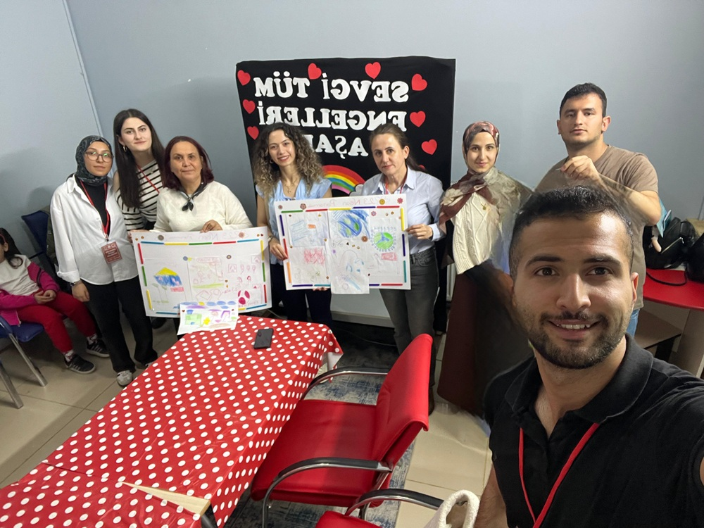 “Özel Gereksinimli Çocuklarla Sanatla Terapi ve Resim Çalışmaları” Sosyal Sorumluluk Projesi Gerçekleştirildi 